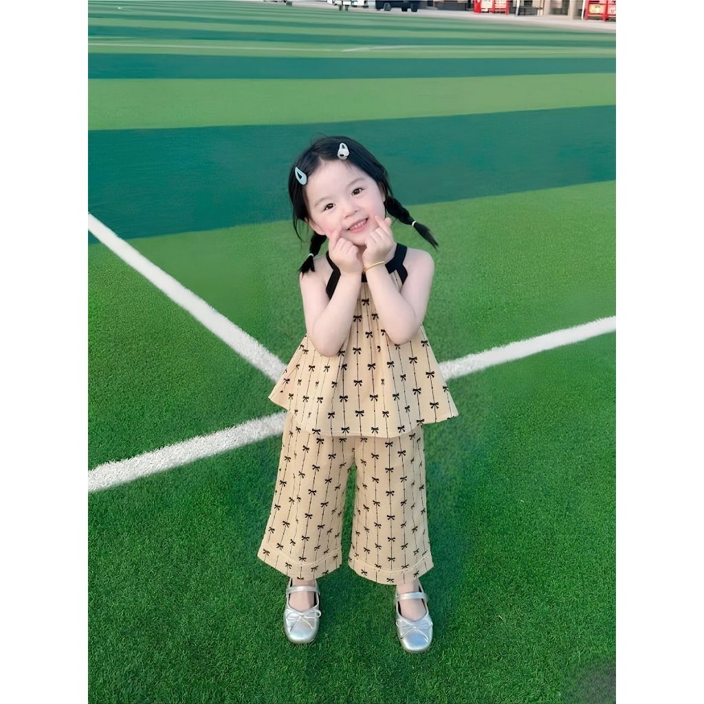 Bộ bé gái cổ yếm babydoll chất lụa phối quần in nơ xinh xắn dễ thương hè 2026 H89