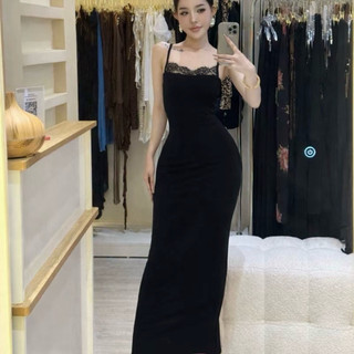 Đầm body hai dây hoạ tiết chấm bi xuông dài có xẻ sau chất thun gân