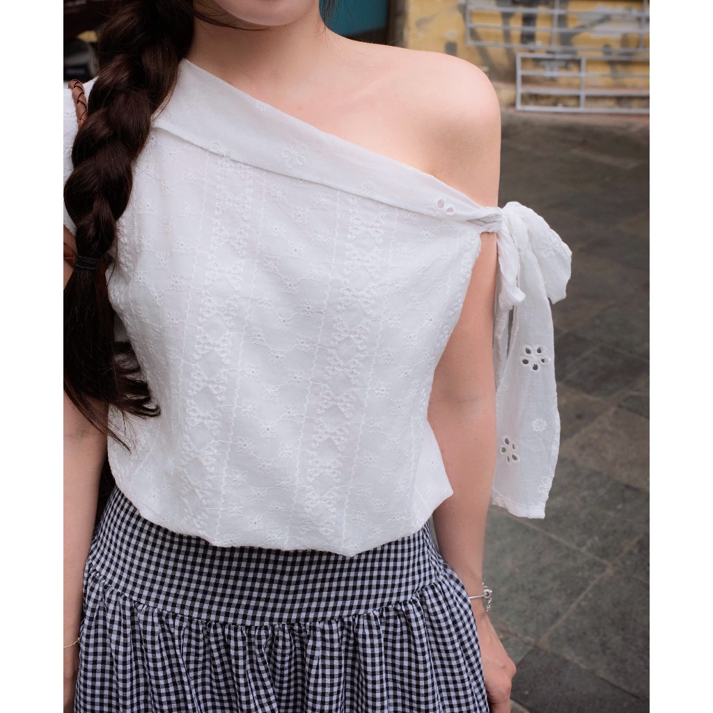 Ivy Top (TSW) Áo thô ren lệch vai buộc nơ Nữ the.sweaterweather