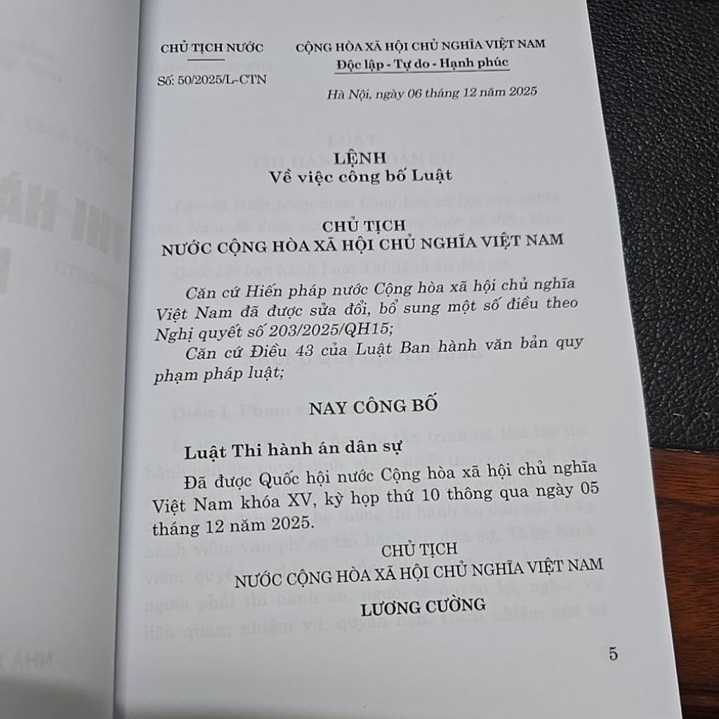 Sách - Luật thi hành án dân sự (NXB Chính trị quốc gia sự thật)