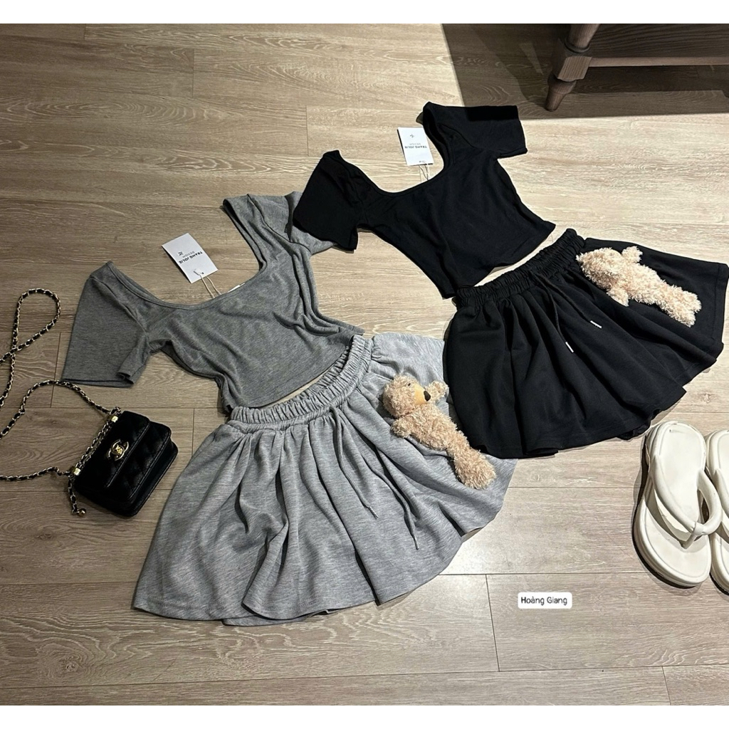 Set áo cộc tay cổ vuông chân váy xoè kèm gấu cài