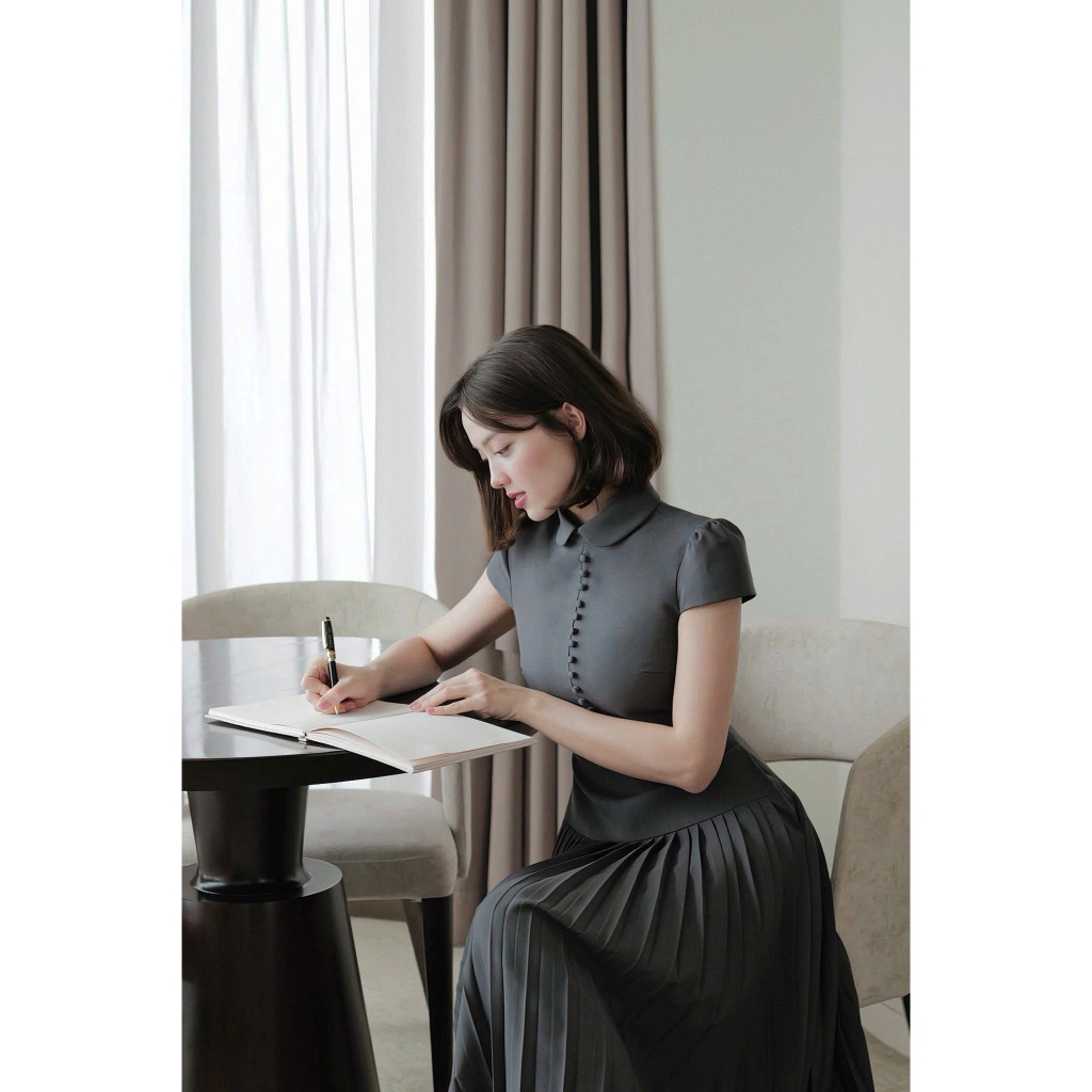 ZIMM STORE-Váy dài màu xám tay ngắn cổ sơ mi phối thắt lưng mảnh dáng xếp ly cực tôn dáng