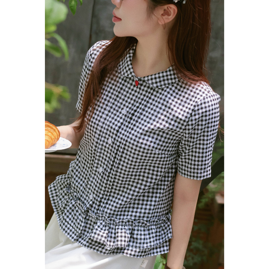 Áo Sơ Mi Nữ Tay Ngắn Kẻ Caro Đen Trắng Vạt Bèo - HAAN Design SM2641
