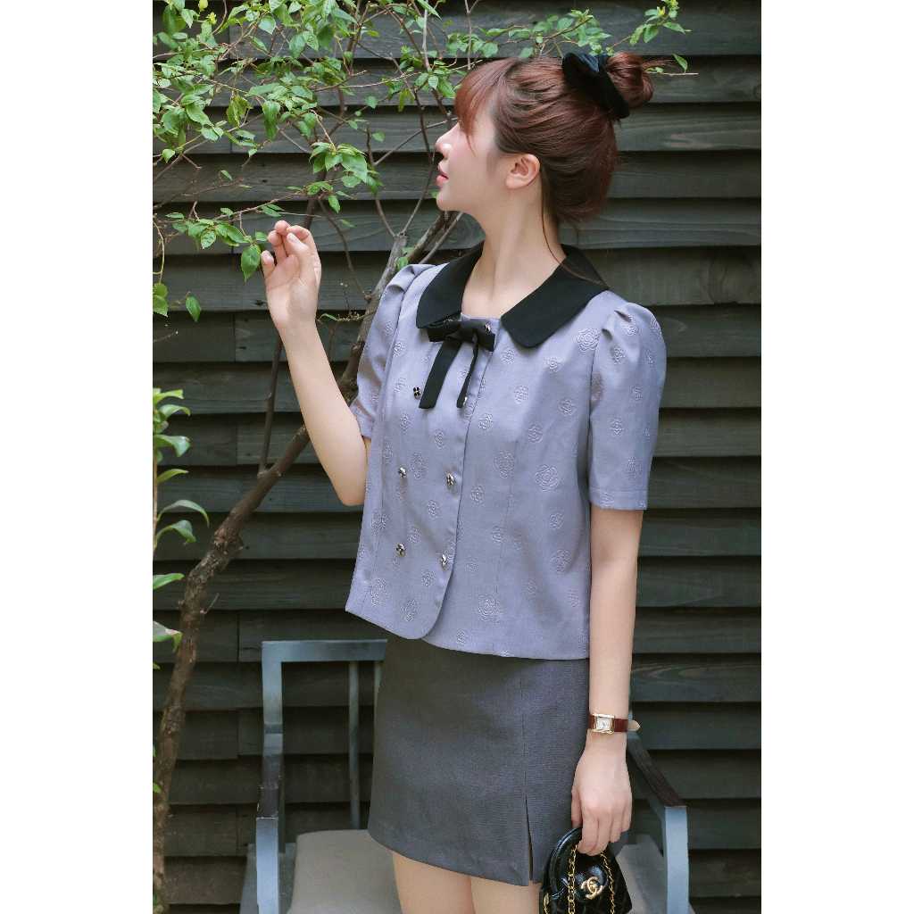 Áo Sơ Mi Nữ Tay Ngắn Họa Tiết Hoa Trà Mix Cổ Đen Màu Ghi Xám/Hồng - HAAN Design SM2645