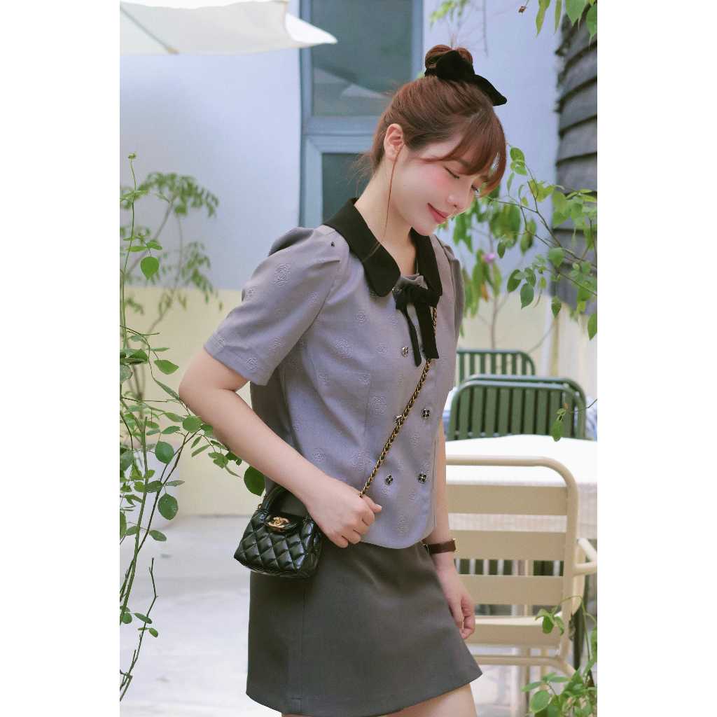 Áo Sơ Mi Nữ Tay Ngắn Họa Tiết Hoa Trà Mix Cổ Đen Màu Ghi Xám/Hồng - HAAN Design SM2645