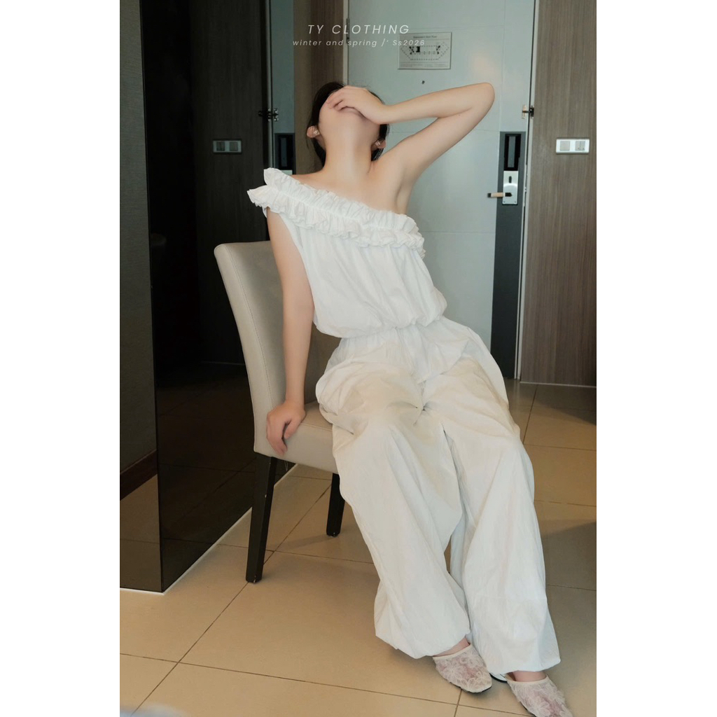 Set quần gió lệch vai bèo - Màu Trắng - Hàng Thiết Kế - TY CLOTHING