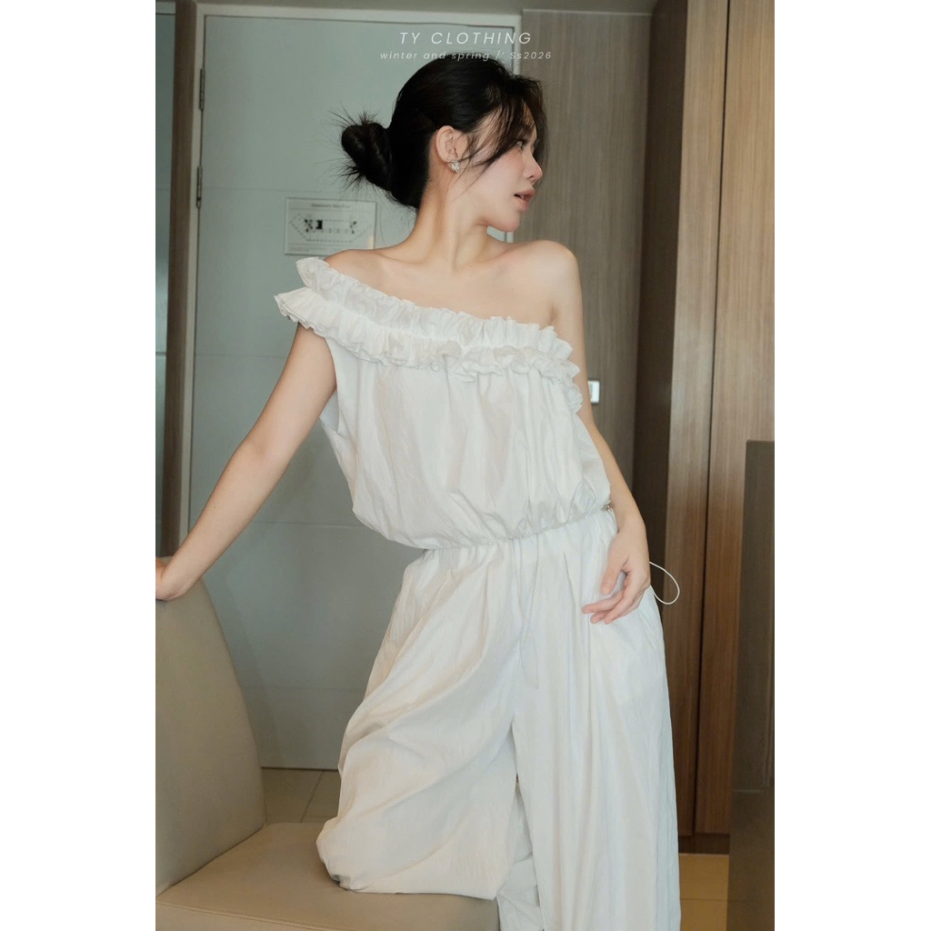 Set quần gió lệch vai bèo - Màu Trắng - Hàng Thiết Kế - TY CLOTHING