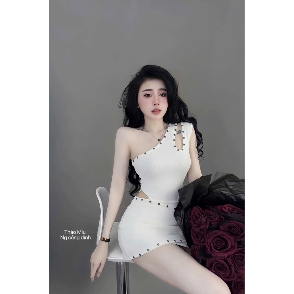 Set áo bodysuit dập đinh chân váy ôm ngắn