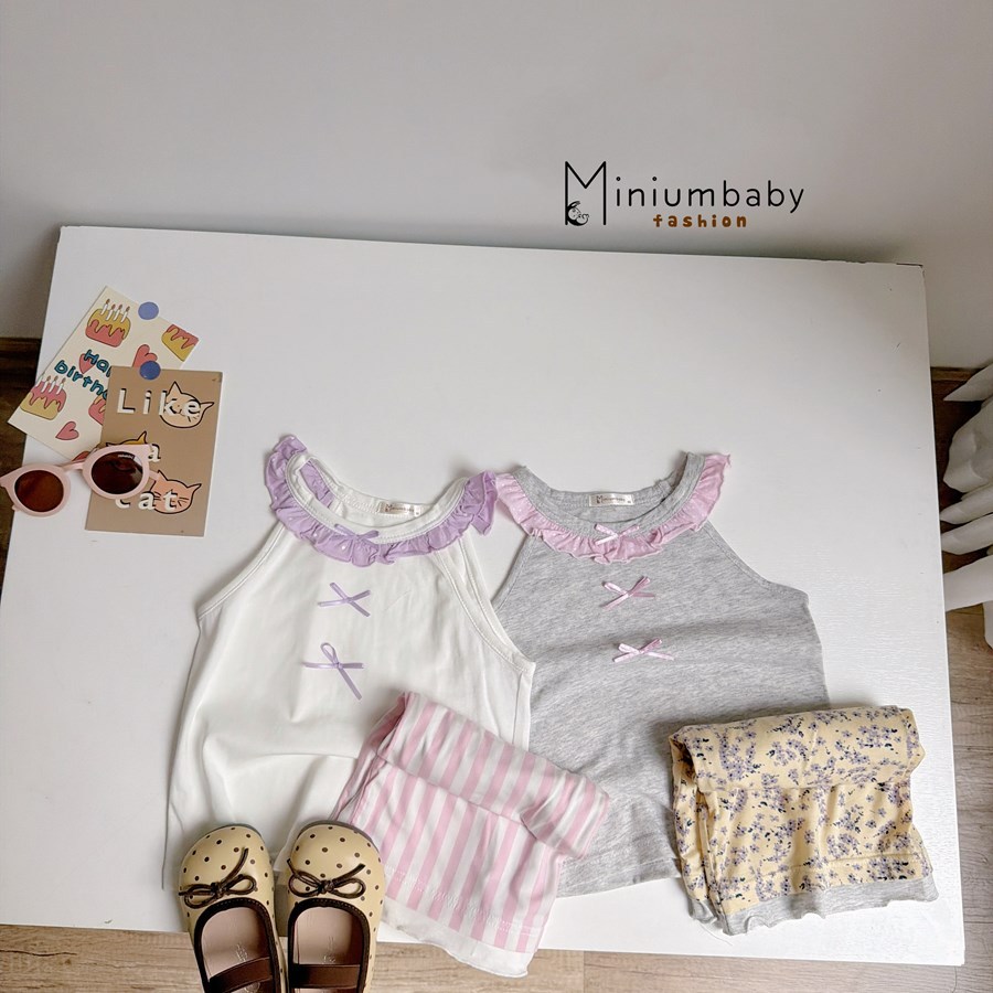 Set bộ cổ yếm bé gái may viền đính nơ Miniumbaby mix quần lửng điệu đà, chất cotton mềm mát SB2745