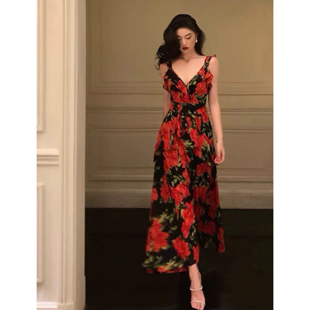 Lulus | Đầm maxi hoa đỏ hở lưng quyến rũ giữa phố đêm 🌹