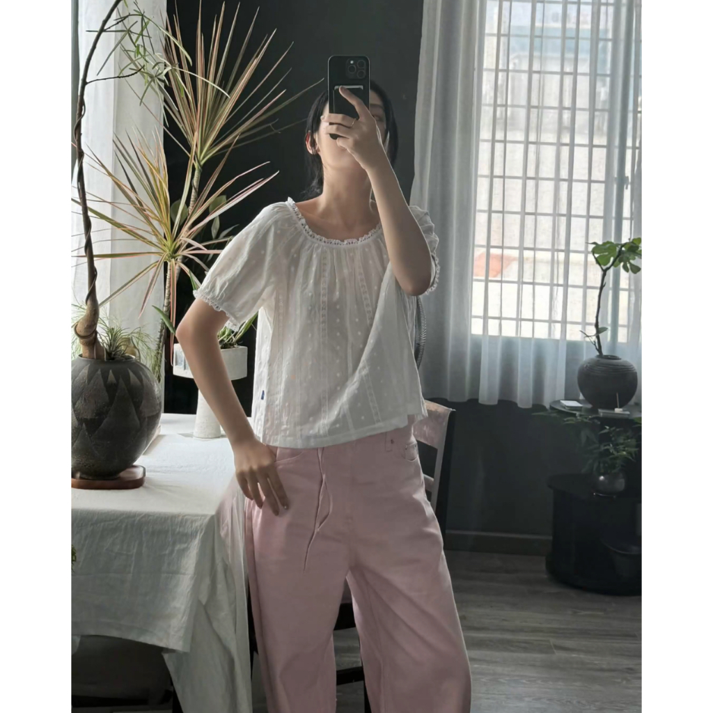 TheBlueTshirt - Áo kiểu nữ thêu hoa phom xoè cổ tròn phối ren nữ tính thanh lịch - Daisy Top