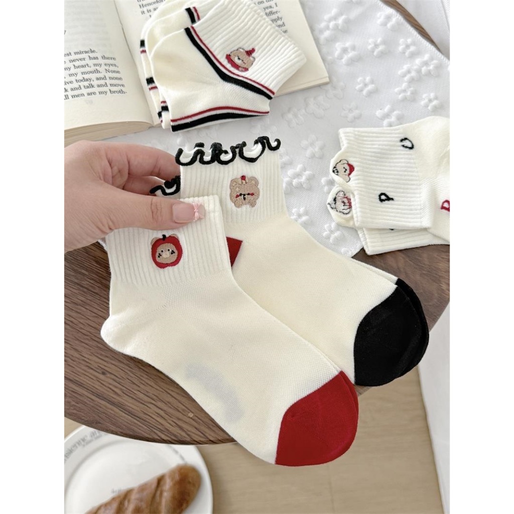 Vớ Tất nữ hình GẤU, chữ P màu đỏ cổ lửng phong cách trẻ trung, năng động.