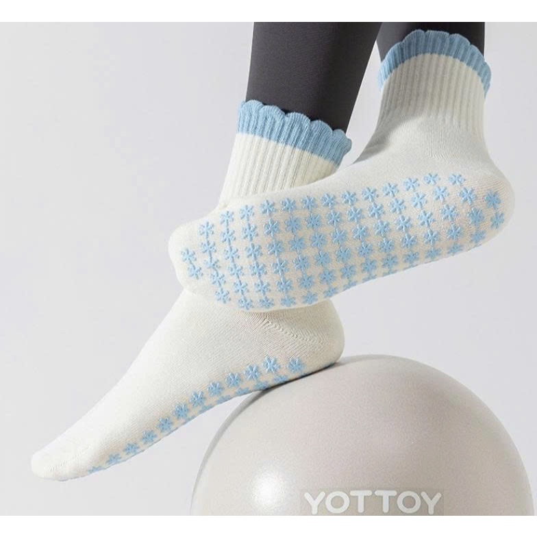 Vớ Tất YOGA chống trượt cổ lửng màu xanh phong cách trẻ trung, năng động.