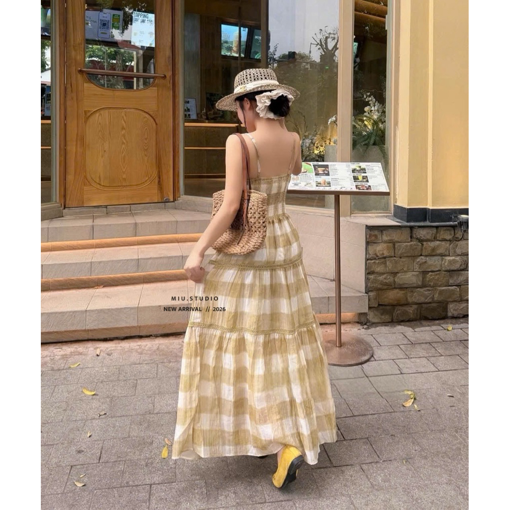 Đầm maxi 2S kẻ caro phối khuy ngực chiết eo sang chảnh, Váy đi biển tiểu thư dáng dài xoè tầng phong cách vinatge