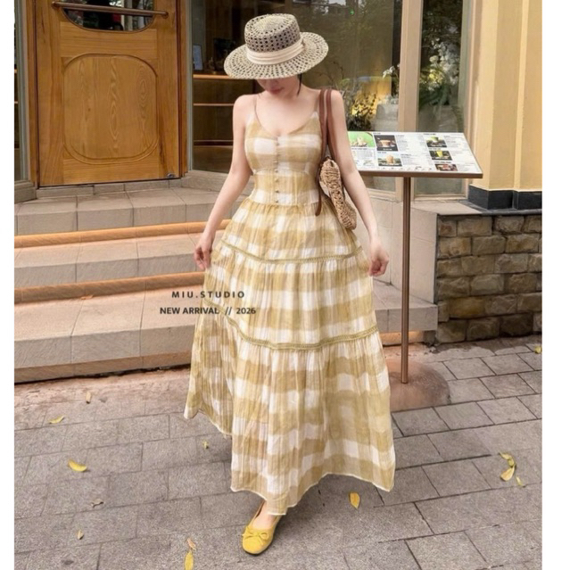 Đầm maxi 2S kẻ caro phối khuy ngực chiết eo sang chảnh, Váy đi biển tiểu thư dáng dài xoè tầng phong cách vinatge