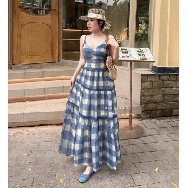 Đầm maxi 2S kẻ caro phối khuy ngực chiết eo sang chảnh, Váy đi biển tiểu thư dáng dài xoè tầng phong cách vinatge