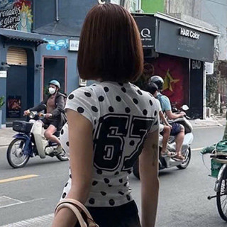 QCL1 8299 Áo thun giấy chấm bi chữ ngực,lưng số 67 form ôm siêu hot siêu đẹp(Freesize)