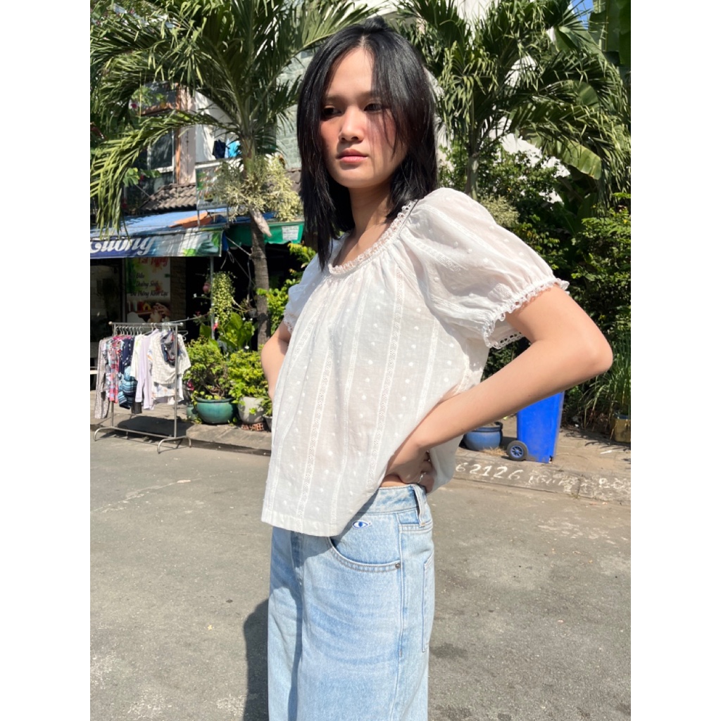 TheBlueTshirt - Áo kiểu nữ thêu hoa phom xoè cổ tròn phối ren nữ tính thanh lịch - Daisy Top