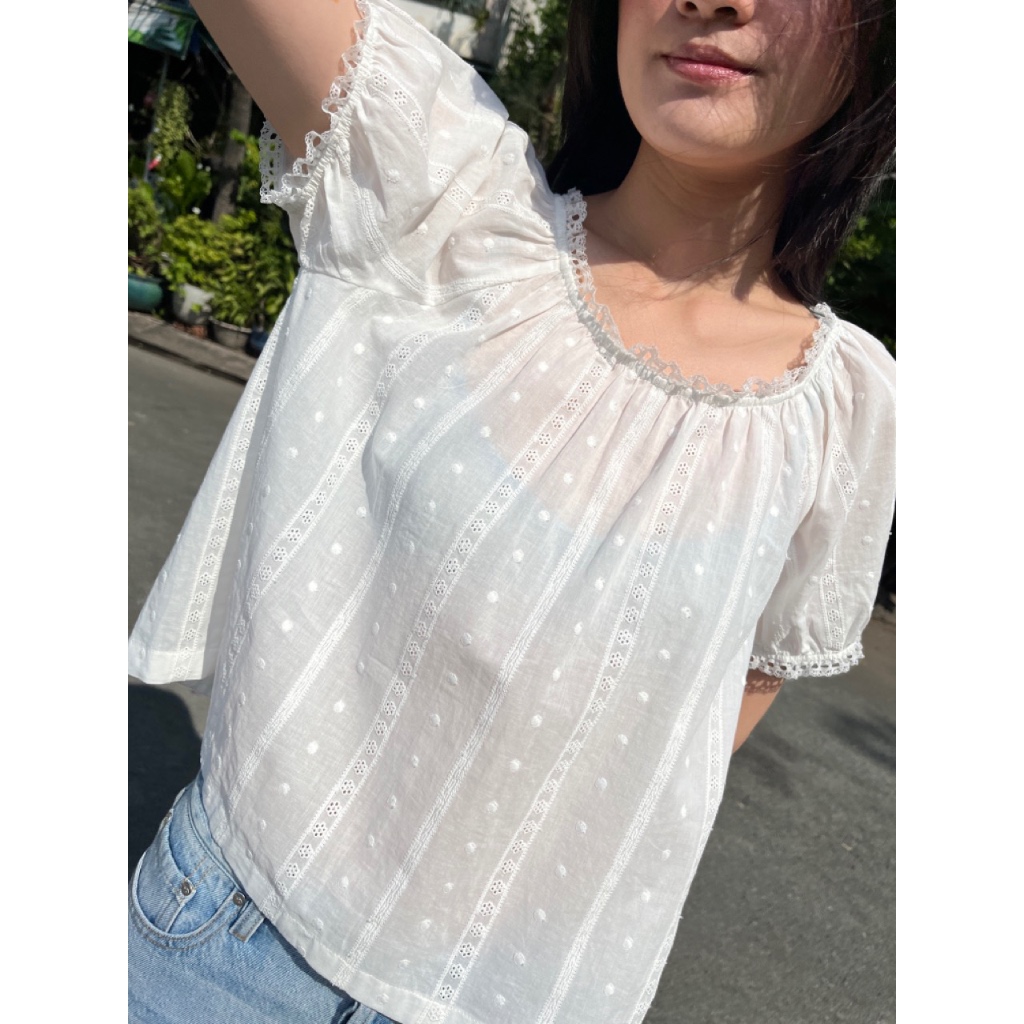 TheBlueTshirt - Áo kiểu nữ thêu hoa phom xoè cổ tròn phối ren nữ tính thanh lịch - Daisy Top