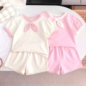1-5 tuổi.Sét quần áo xinh cho bé gái,áo đính tai thỏ trước ngực mikky,chất vải cotton mềm mịn thấm hút mồ hôi.M80