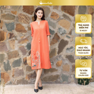 SWANLAKE | Váy Đầm Nữ Midi Suông Cổ Trụ Cài Nút Vải Linen Tay Lỡ Thêu Hoa Xẻ Tà Công Sở D13520