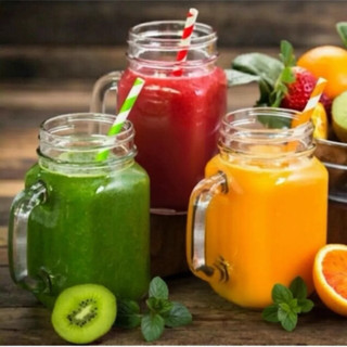 Cốc thuỷ tinh  500 ml có  quai , nắp kín đậy