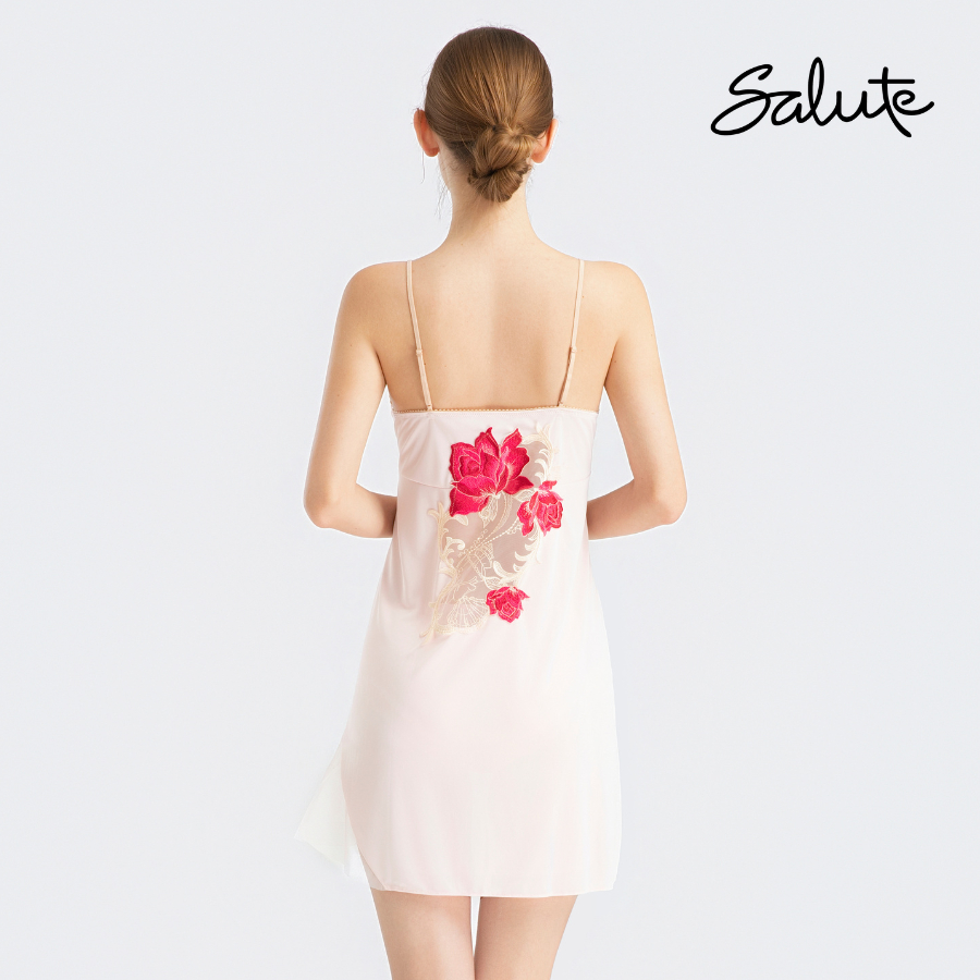 Đầm ngủ ren hoạ tiết hoa hồng Wacoal Salute ISTJ226 - STJ226