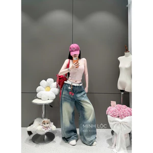 Quần jeans suông mài kèm belt charm dâu tây