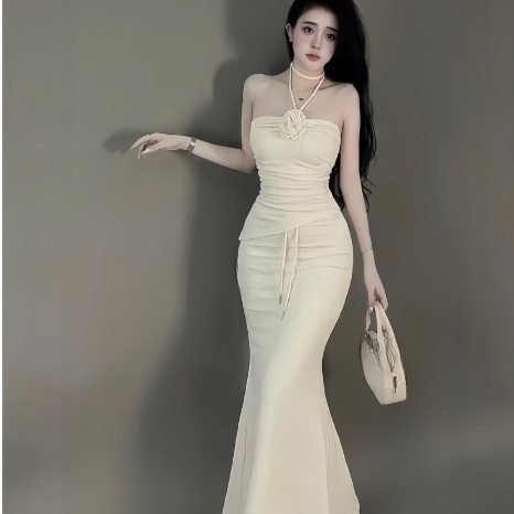 Sét áo yếm dây đính hoa ở trước+ cv đuôi cá dáng dài có mút,chất thun Ladong thời trang