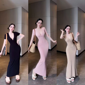 Đầm ôm dáng dài tay ngắn cổ V có hàng nút trước,chất thun len thời trang