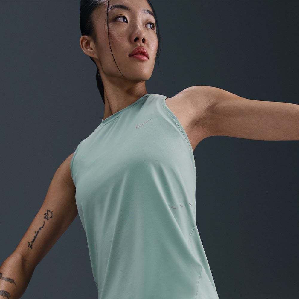 Áo Ba Lỗ Chạy Bộ Nữ Nike Swift Dri-FIT – Áo Tank Top Chạy Bộ Siêu Nhẹ, Thoáng Khí, Phản Quang Chạy Đêm