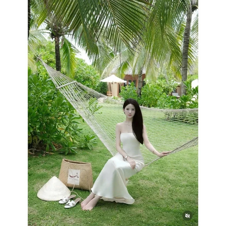 Váy lụa dáng dài sang chảnh, đầm lụa dáng dài, váy cổ yếm lụa hàn cao cấp sang chảnh đi biển, đi tiệc