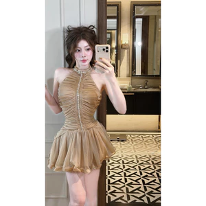 Đầm cổ yếm nhún đính đá Đoàn Thương