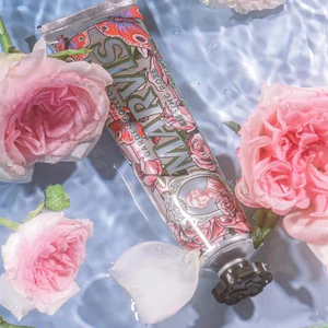 Kem đánh răng Marvis Kissing Rose 75ml Công thức dịu nhẹ, phù hợp lợi nhạy cảm, không chất bảo quản