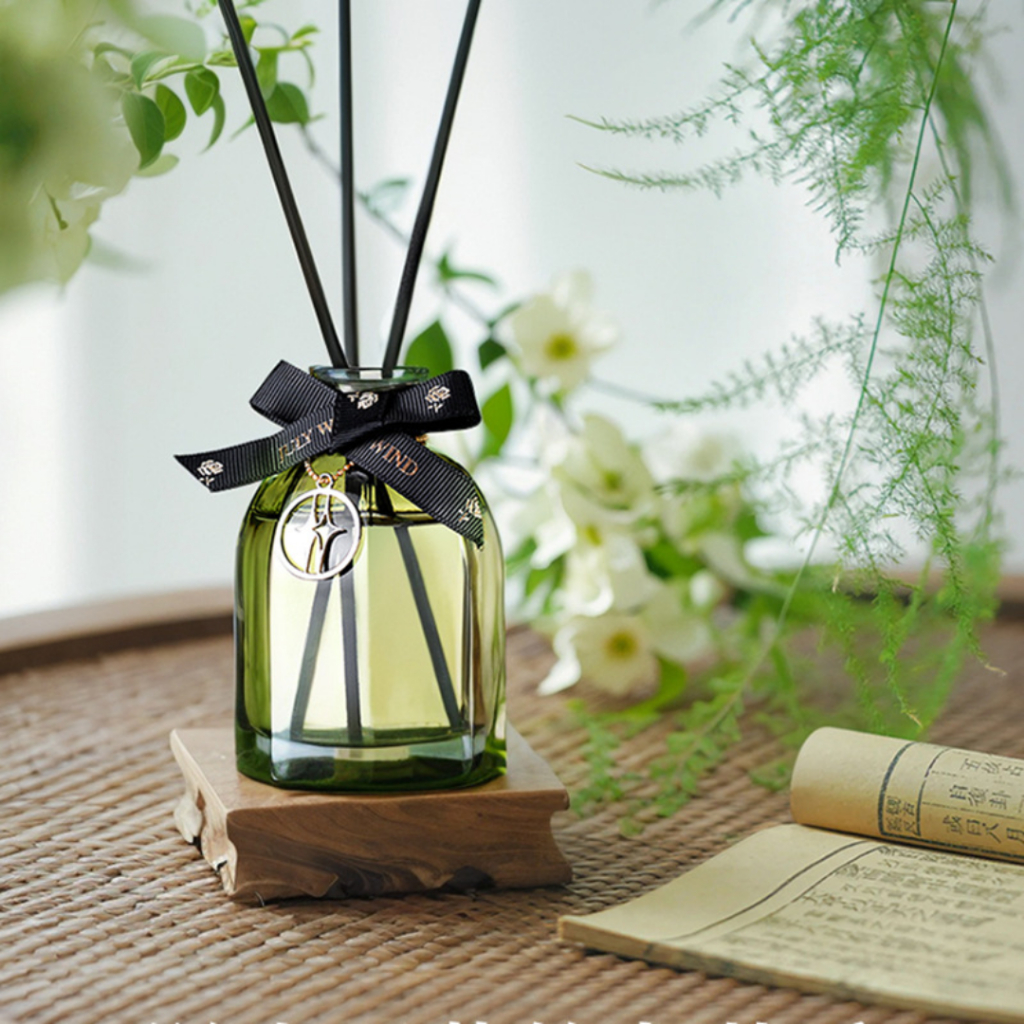 Tinh Dầu Thơm Phòng Thiên Nhiên Varomas Bản Sang Trọng TẶNG Que Gỗ Tự Khuếch Tán Thanh Lọc Khử Mùi Không Khí KT23 120ML