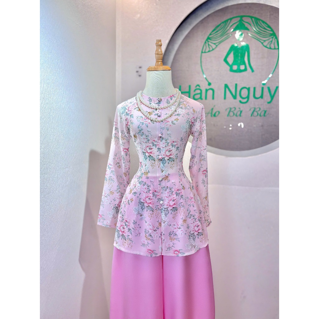 Hân Nguyễn Áo Bà Ba - B.A186 – Áo Bà Ba Voan Chiffon Hoa Nhí Mùa Hè Cổ Tròn Dây Kéo Nút Bọc Nụ Tay Dài (Quần Ngọc Trai)