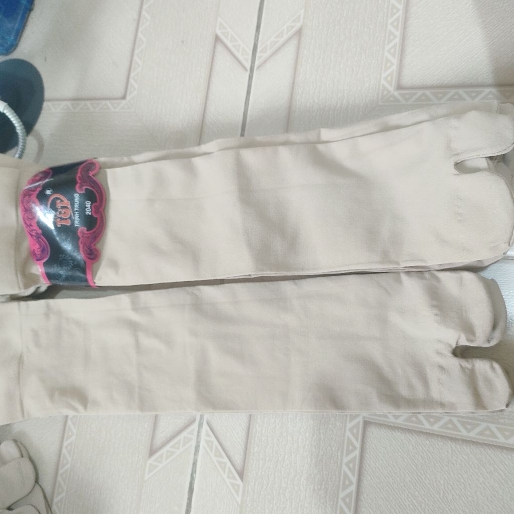1 đôi tất, vớ chân dài 22, 34cm vải dày mịn xỏ ngón
