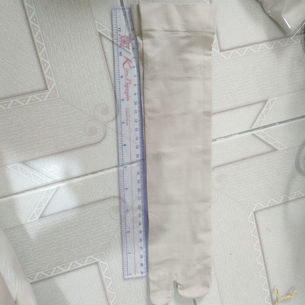 1 đôi tất, vớ chân dài 22, 34cm vải dày mịn xỏ ngón