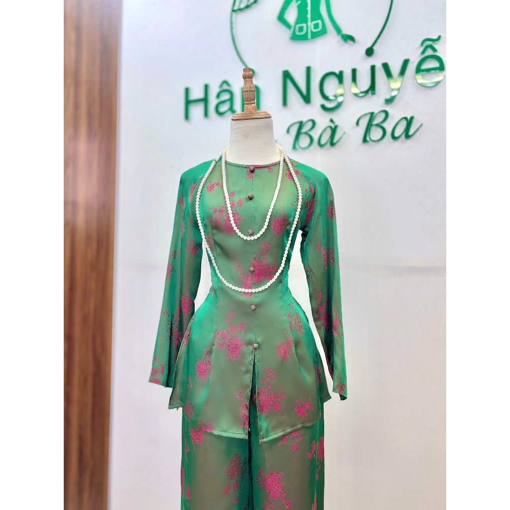 Hân Nguyễn Áo Bà Ba - B.A196 Áo Bà Ba Gấm Tơ Tằm Cúc Đại Ngọc Lục Nút Bọc Nụ Cổ Tròn Dây Kéo