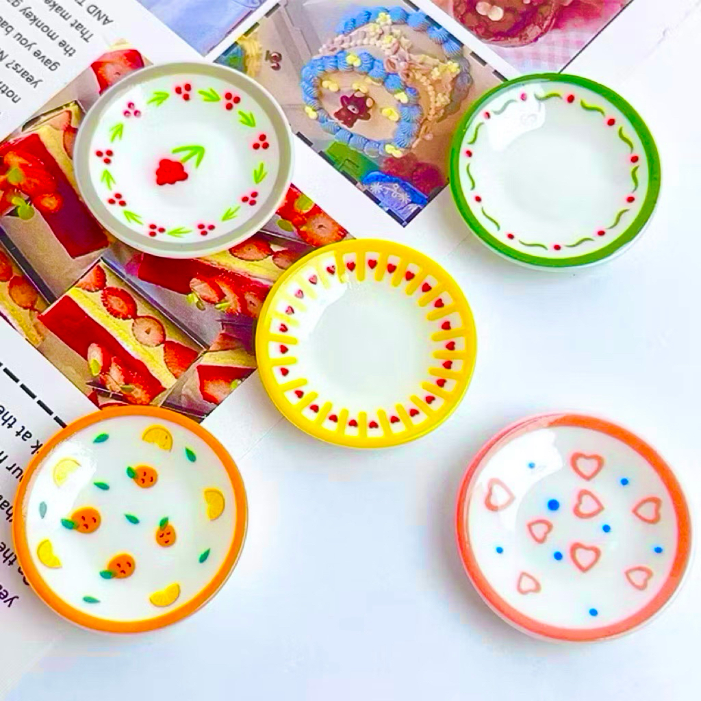 Combo 25c Mô Hình Đĩa Màu Sắc Hoa Văn 3.5cm Trang Trí Nhà Búp Bê Doll House DIY Nhà Mini Decor Trang Trí Góc Học Tập