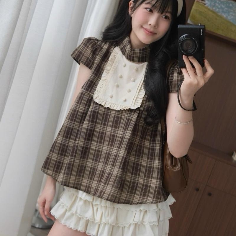 Áo blouse kẻ caro phối cổ yếm kem Nữ the.sweaterweather