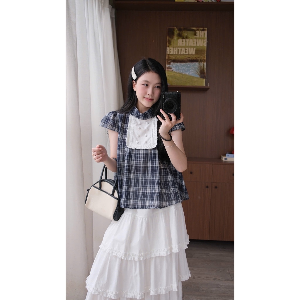 Áo blouse kẻ caro phối cổ yếm kem Nữ the.sweaterweather