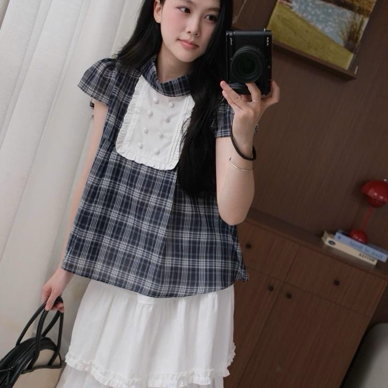 Áo blouse kẻ caro phối cổ yếm kem Nữ the.sweaterweather