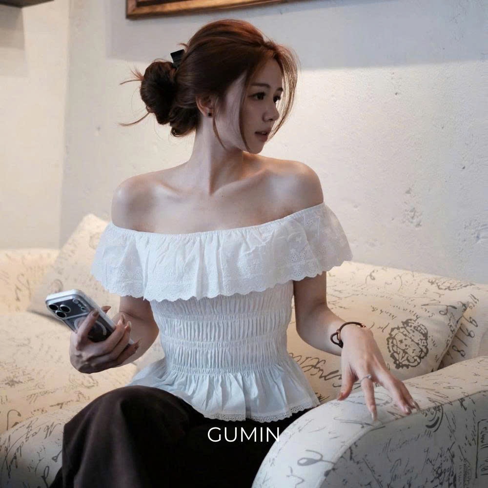 Áo thô trễ vai trắng GUMIN thiết kế áo bo chun phối ren bèo sang chảnh tiểu thư, Áo kiểu nữ thanh lịch sang trọng