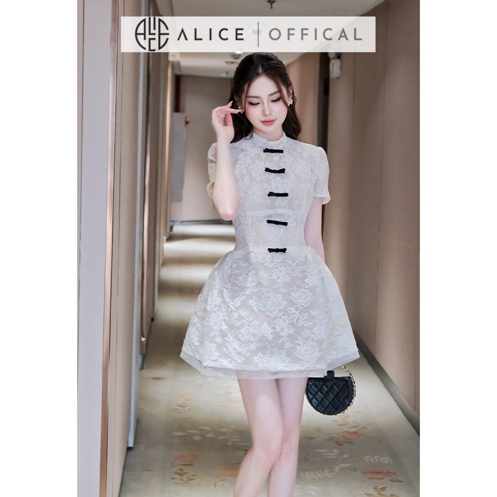 Váy Ren Dự Tiệc Alice Cao Cấp, Đầm Ngắn Chiết Eo Phối Lưới Đính Nơ Thủ Công, Dáng Cổ Trụ Ngắn Tay V1468