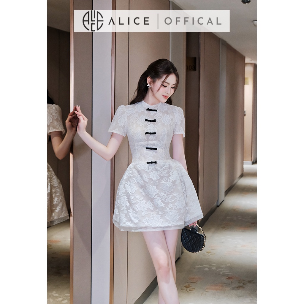 Váy Ren Dự Tiệc Alice Cao Cấp, Đầm Ngắn Chiết Eo Phối Lưới Đính Nơ Thủ Công, Dáng Cổ Trụ Ngắn Tay V1468