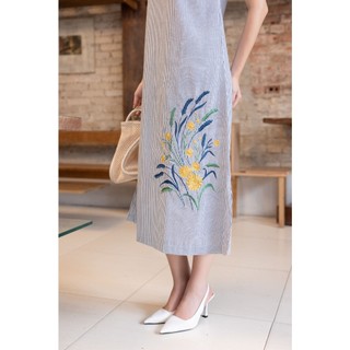 SWANLAKE | Váy Đầm Nữ Suông Sát Nách Vải Cotton Sọc Thêu Hoa Cổ Tròn Dạo Phố Du Lịch Hè D13550