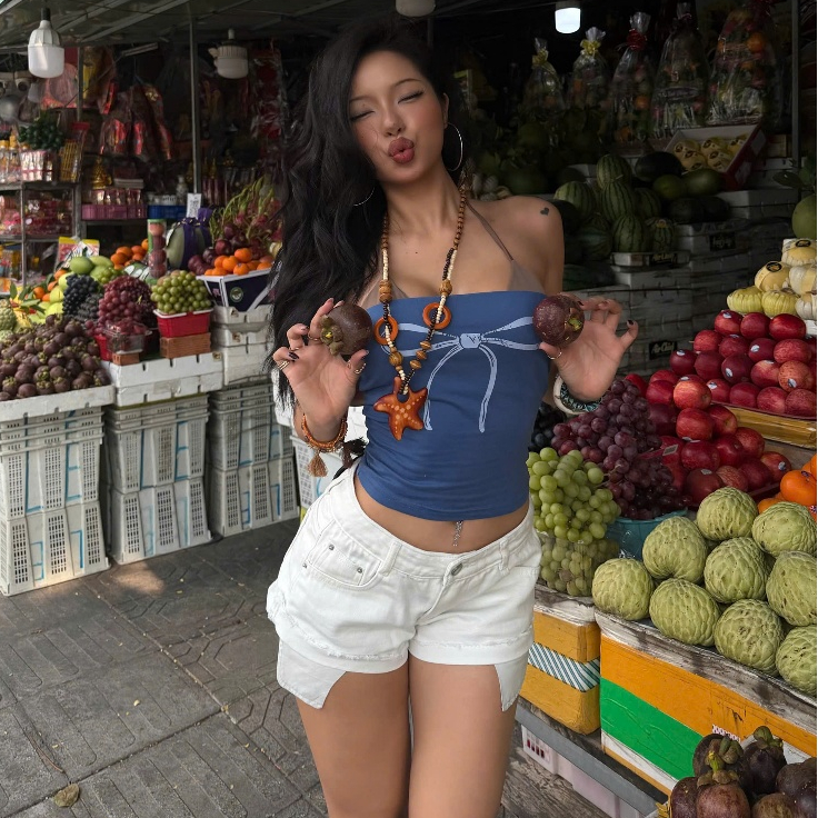 THE QUẠO - Quần short jean nữ dáng ngắn cạp trễ rách gấu lòi túi 1304_754