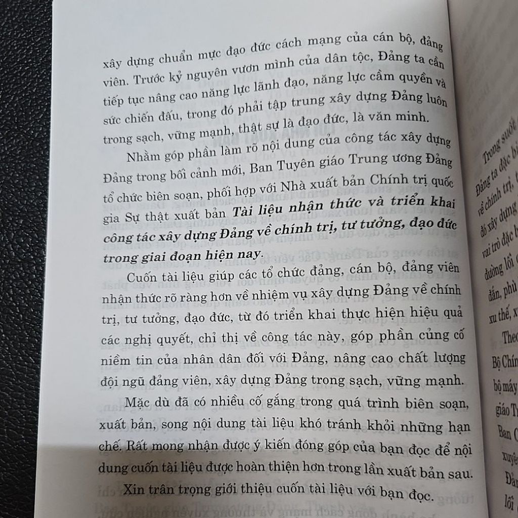 Sách - Tài liệu nhận thức và triển khai công tác xây dựng đảng về chính trị, tư tưởng, đạo đức trong giai đoạn hiện nay