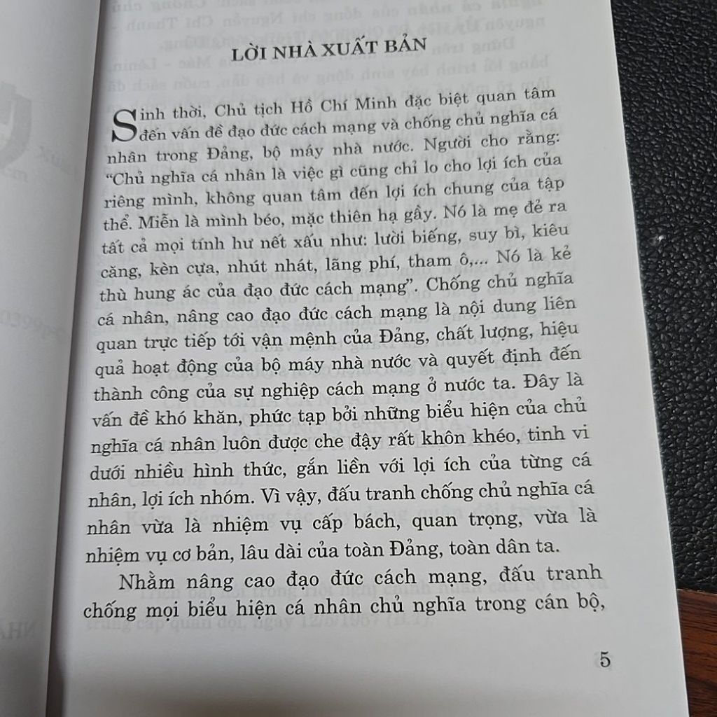 Sách - Chống chủ nghĩa cá nhân ( xuất bản lần thứ sáu )